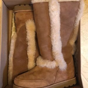 Brand new, never worn size 7 Ugg boots